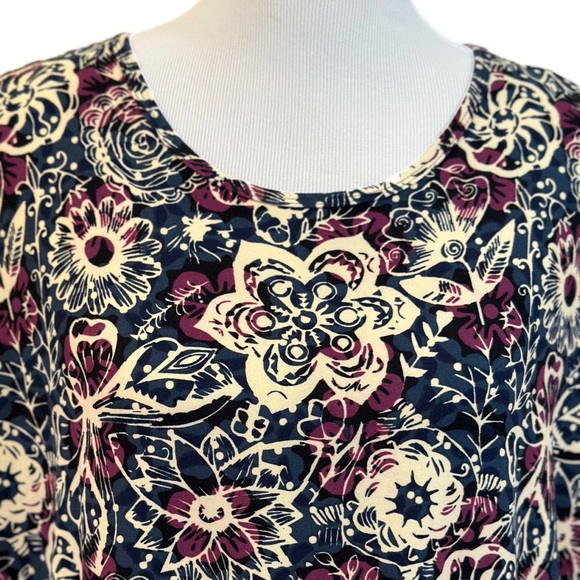 LulaRoe Irma Tunic Size S Leggings Material Butterfly’s Floral Relaxed Fit NWT - Picture 9 of 9